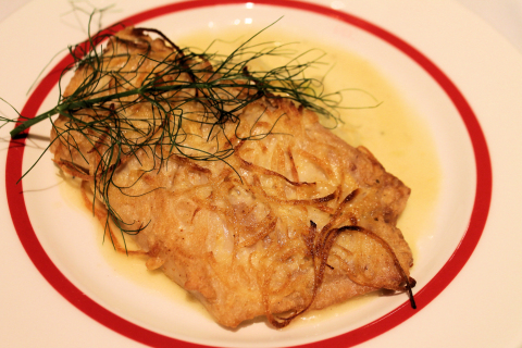 Fish with potato crust and fennel.