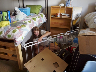 Mary Leigh moving into the dorm at Tulane.