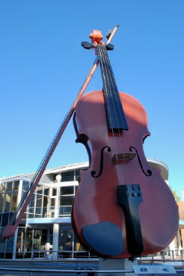 The iconic violin of Sydney.